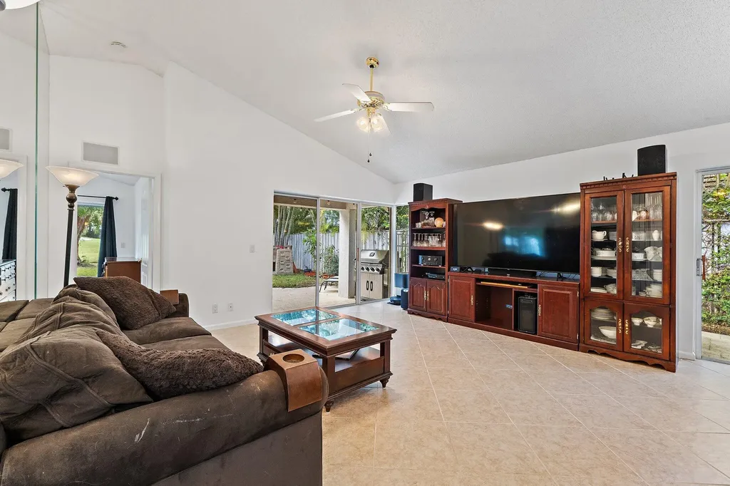 11 Admirals Court Palm Beach Gardens FL 33418
