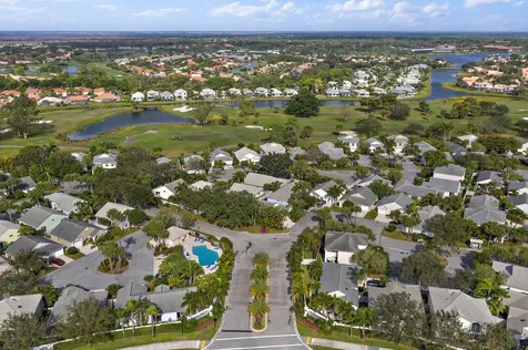11 Admirals Court Palm Beach Gardens FL 33418