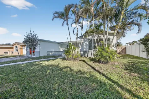 8961 NW 21st Street Pembroke Pines FL 33024