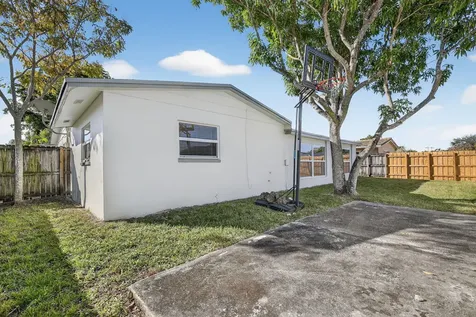 8961 NW 21st Street Pembroke Pines FL 33024