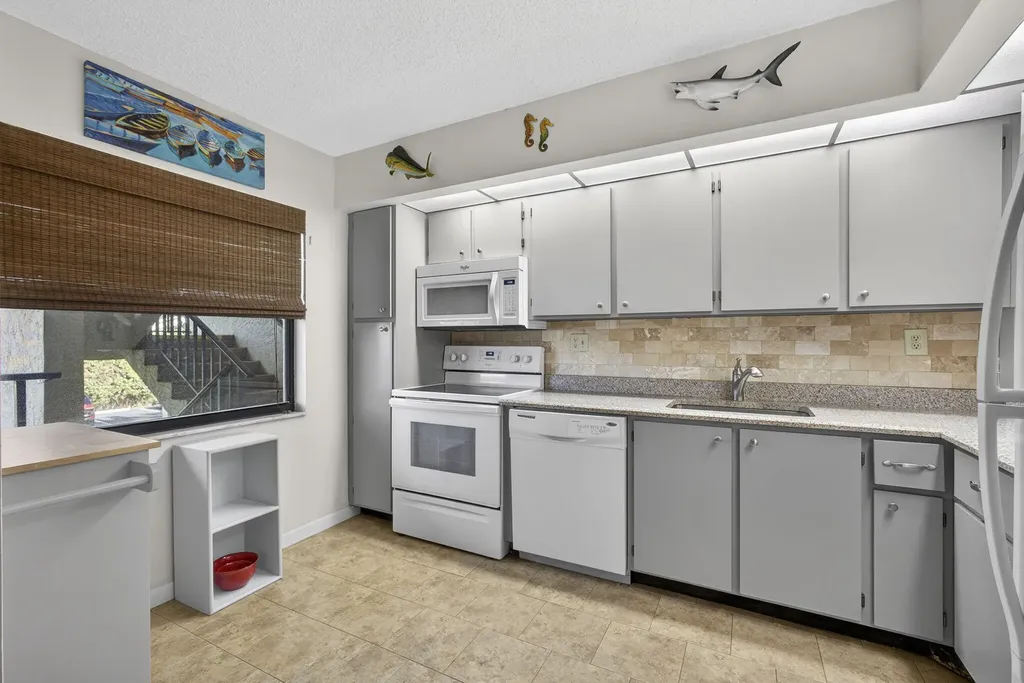 896 N Federal Highway Lantana FL 33462