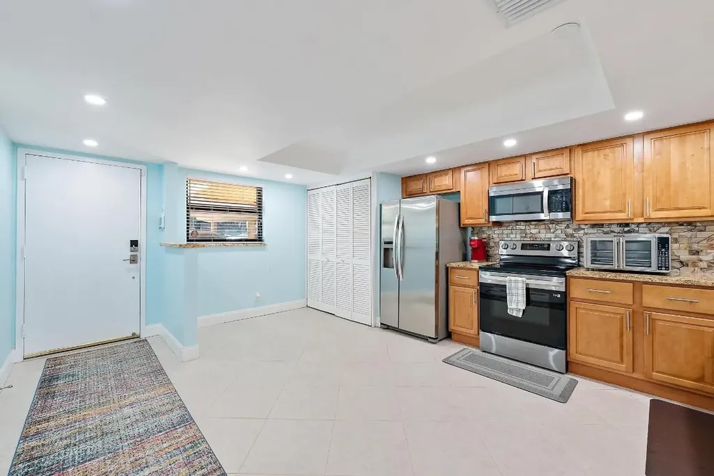 1036 Us Highway 1 North Palm Beach FL 33408