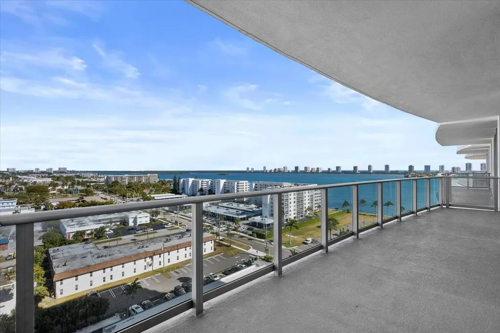 220 Lake Shore Drive West Palm Beach FL 33403