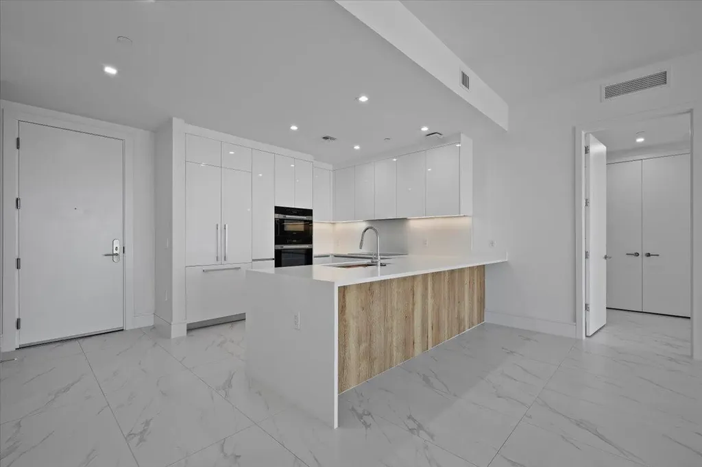 220 Lake Shore Drive West Palm Beach FL 33403