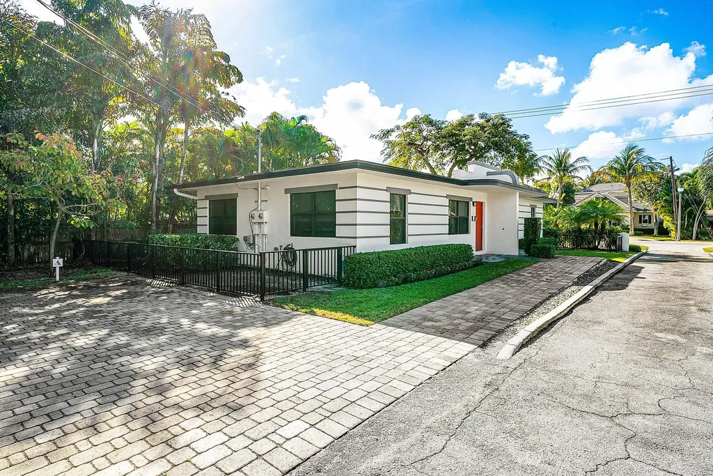 215 N Swinton Avenue Delray Beach FL 33444