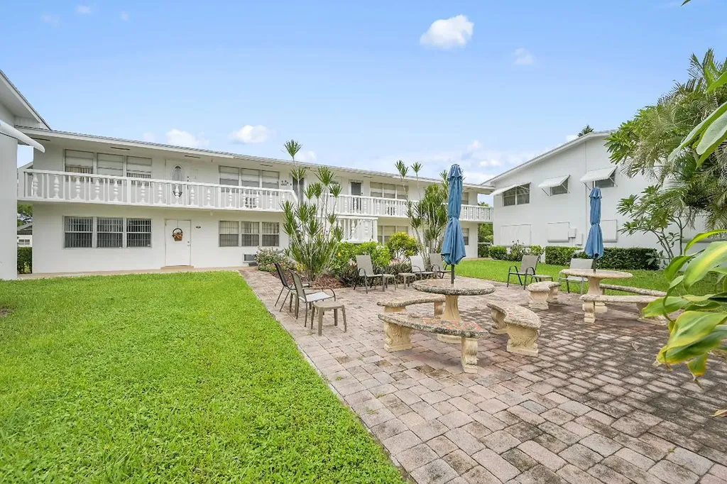 312 Sheffield M West Palm Beach FL 33417