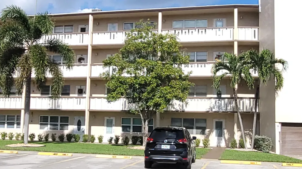 405 Southampton A West Palm Beach FL 33417