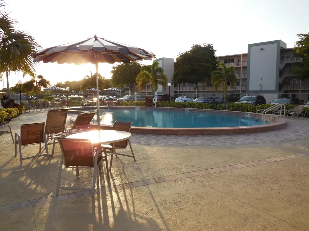 405 Southampton A West Palm Beach FL 33417