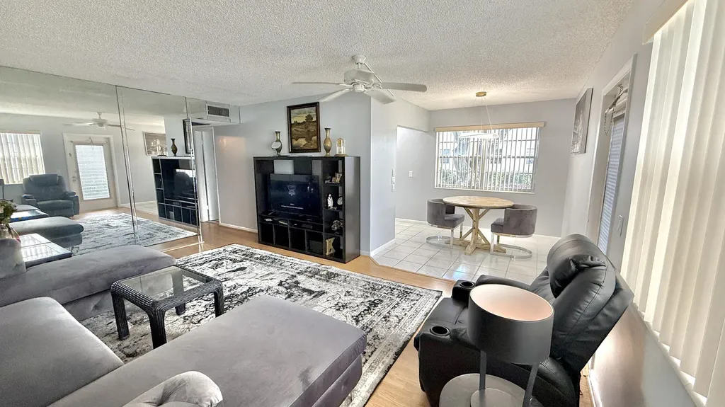 81 Markham E Deerfield Beach FL 33442