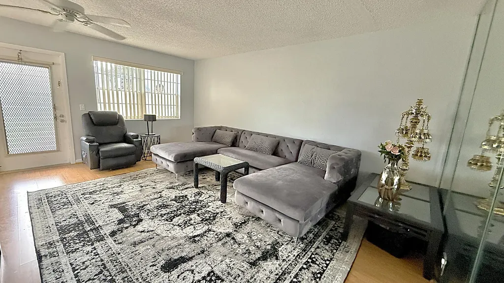 81 Markham E Deerfield Beach FL 33442