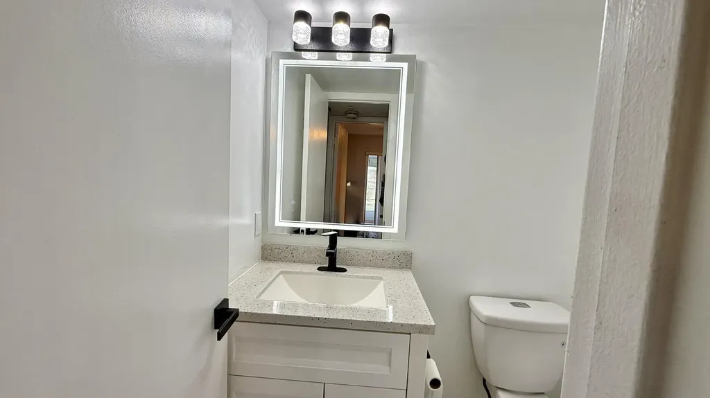 81 Markham E Deerfield Beach FL 33442