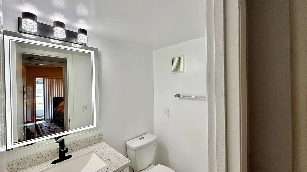 81 Markham E Deerfield Beach FL 33442