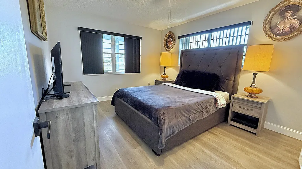 81 Markham E Deerfield Beach FL 33442
