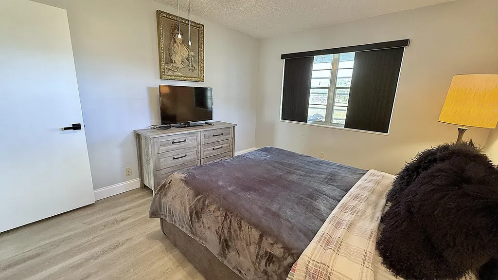 81 Markham E Deerfield Beach FL 33442