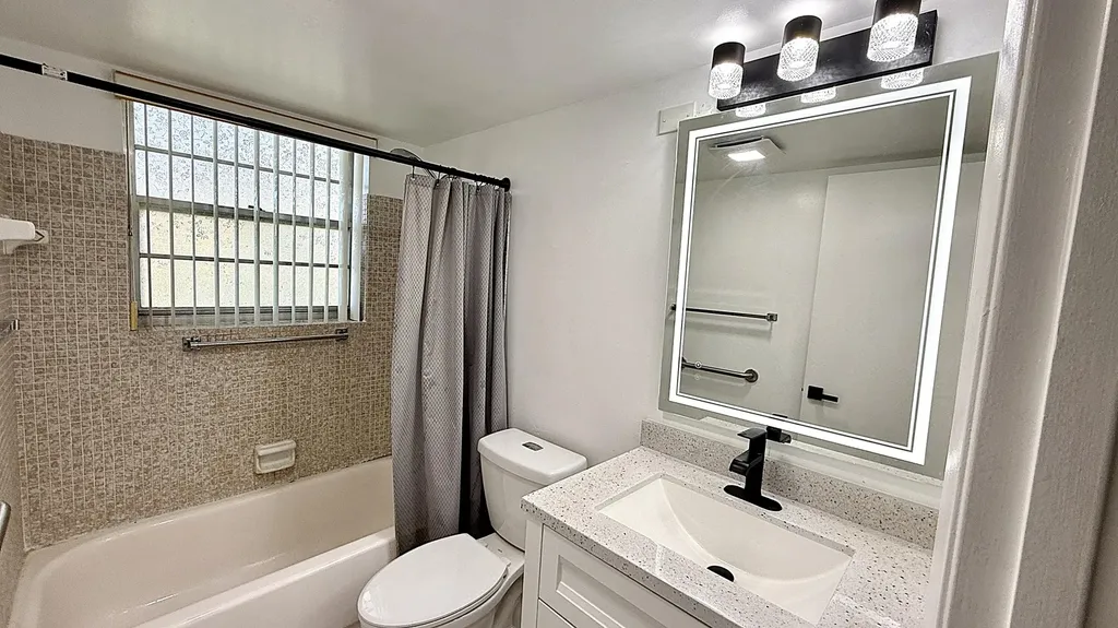 81 Markham E Deerfield Beach FL 33442