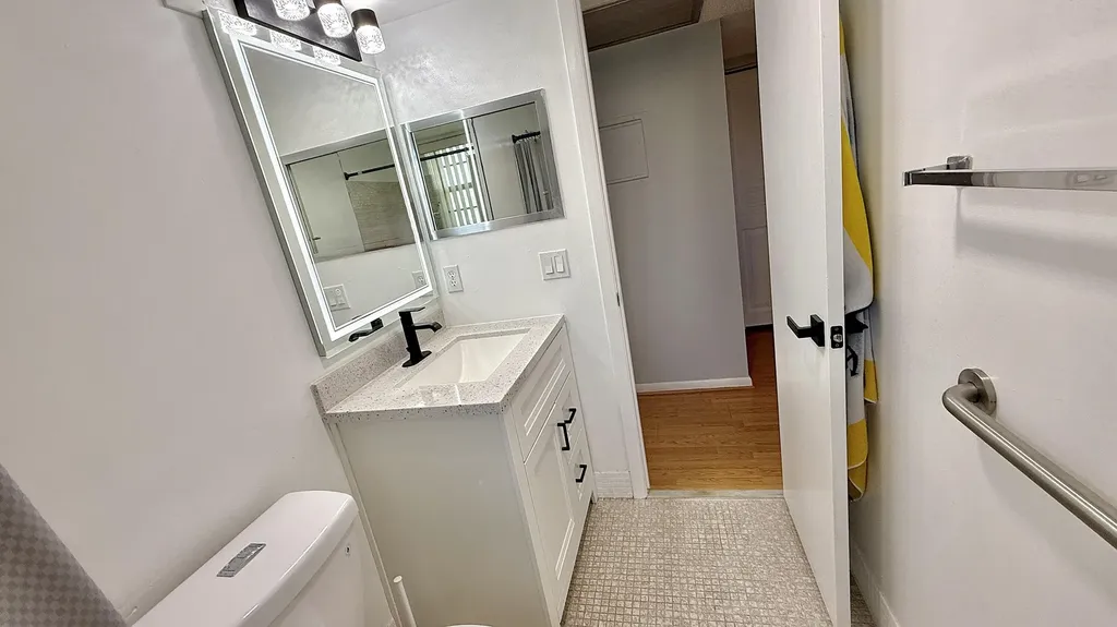 81 Markham E Deerfield Beach FL 33442