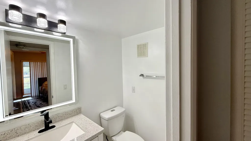 81 Markham E Deerfield Beach FL 33442