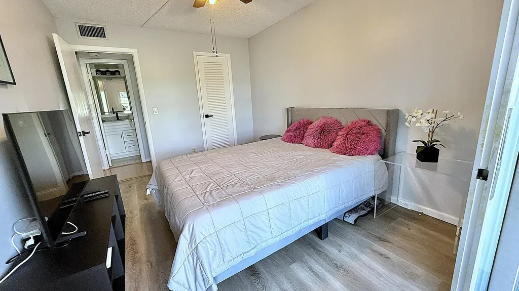 81 Markham E Deerfield Beach FL 33442