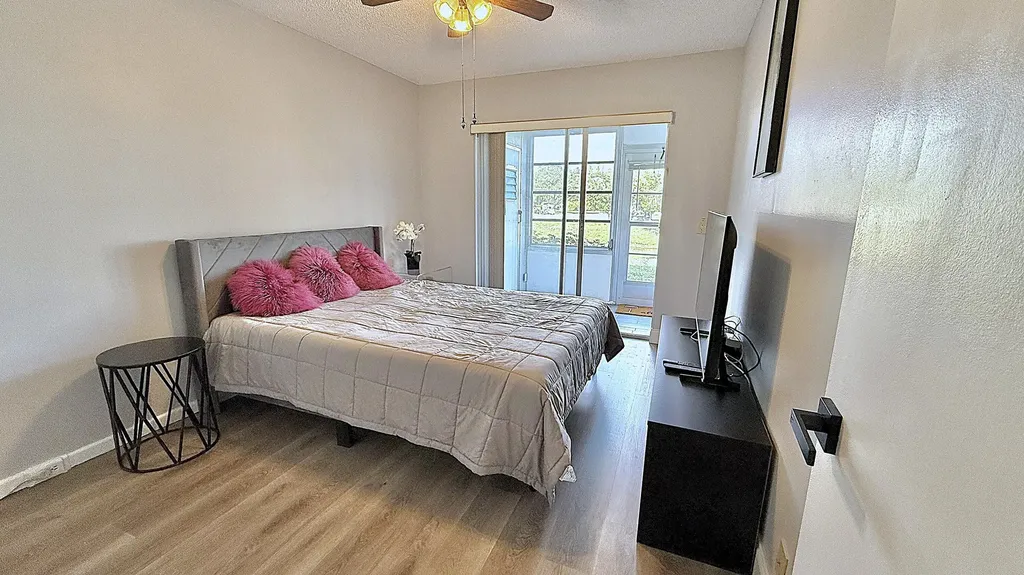 81 Markham E Deerfield Beach FL 33442