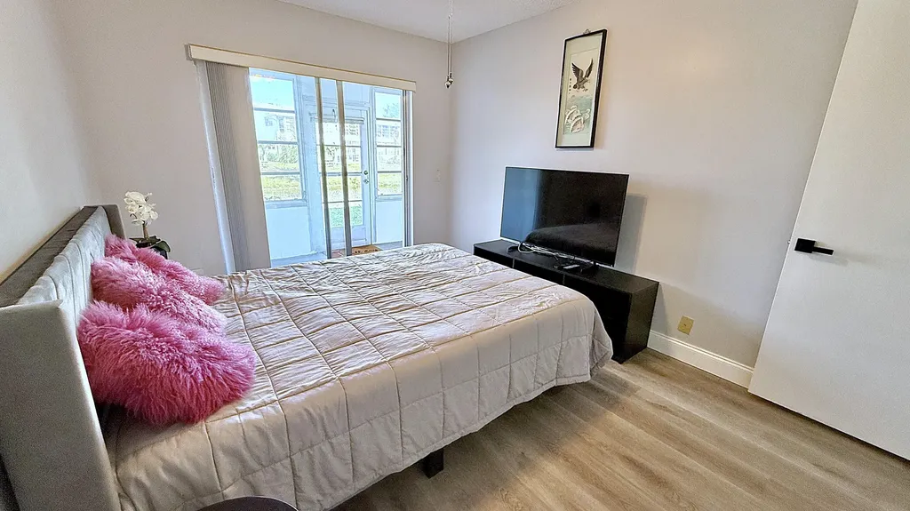 81 Markham E Deerfield Beach FL 33442