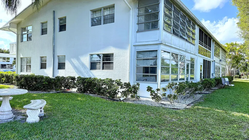 81 Markham E Deerfield Beach FL 33442