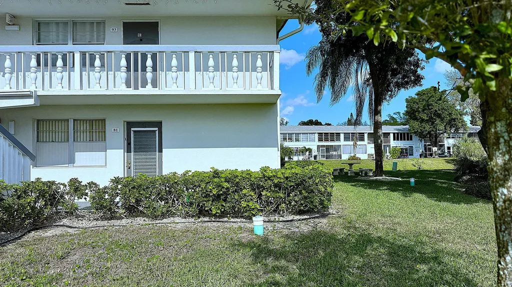 81 Markham E Deerfield Beach FL 33442