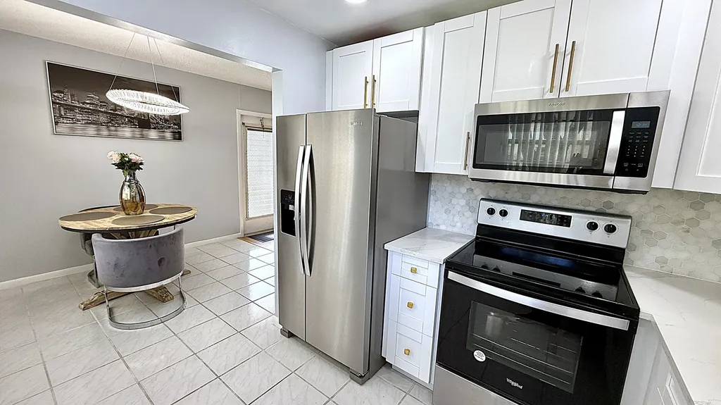 81 Markham E Deerfield Beach FL 33442