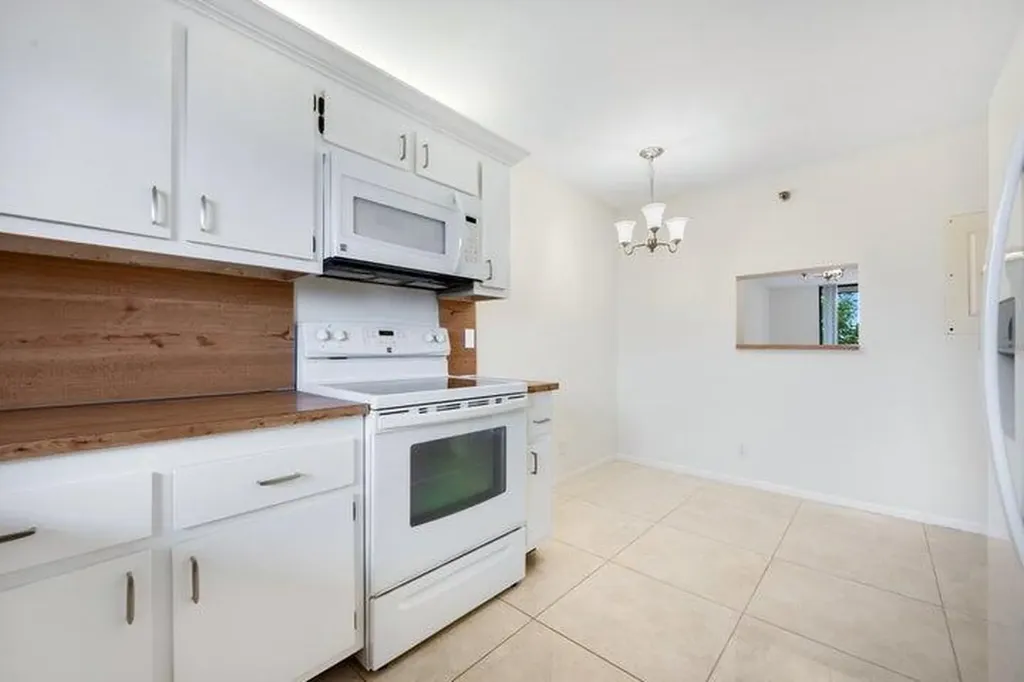 7770 Tahiti Lane Lake Worth FL 33467