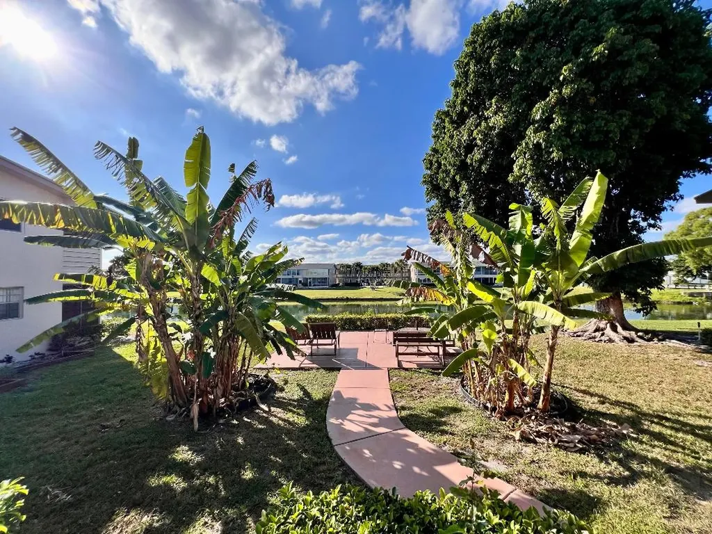 204 Bedford H West Palm Beach FL 33417