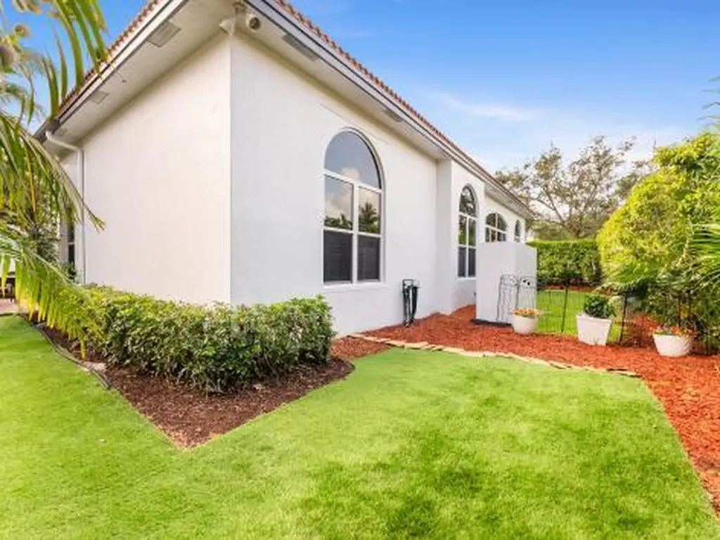 6676 NW 127th Terrace Parkland FL 33076