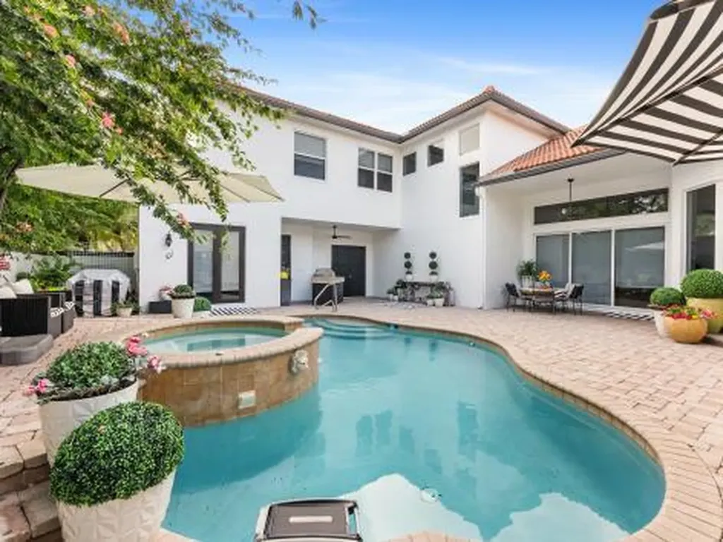 6676 NW 127th Terrace Parkland FL 33076