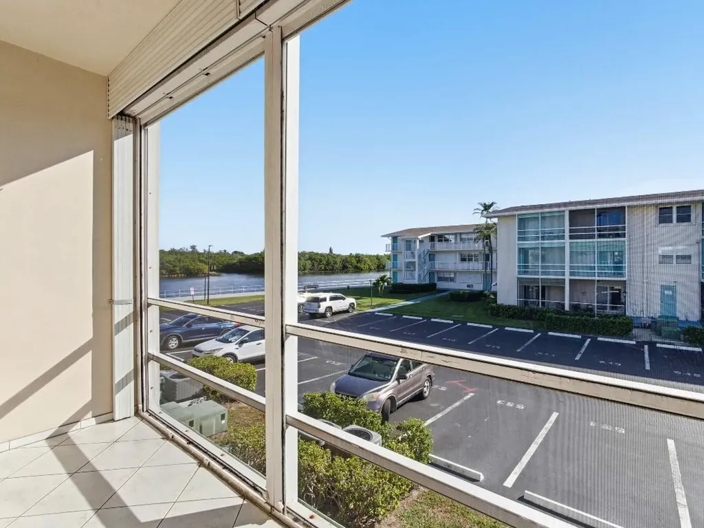 530 Horizons E Boynton Beach FL 33435