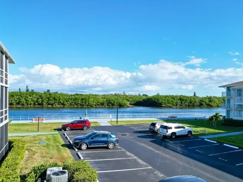 530 Horizons E Boynton Beach FL 33435