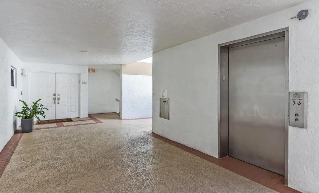 7369 Orangewood Lane Boca Raton FL 33433