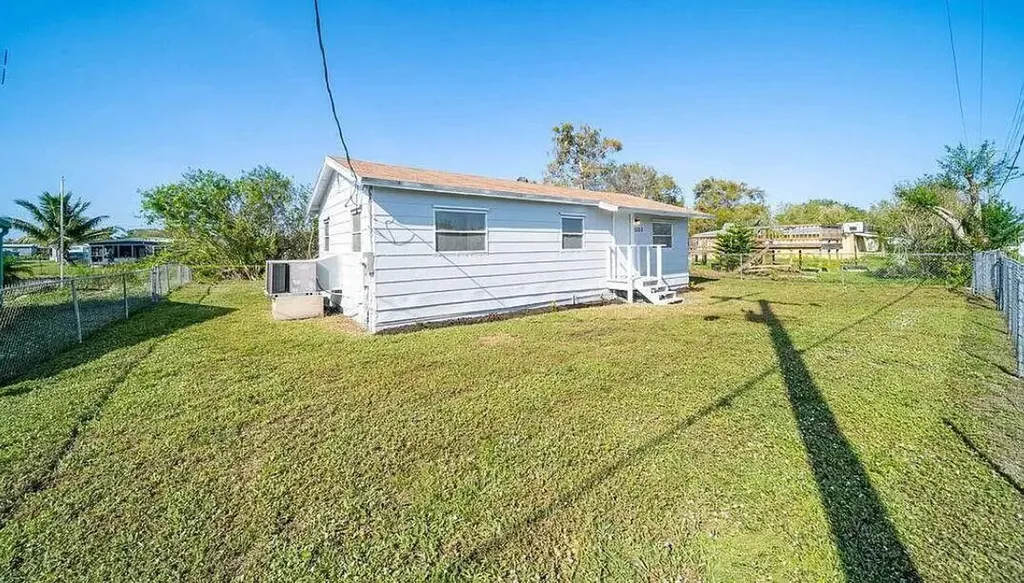 1520 Hunter Road Okeechobee FL 34974