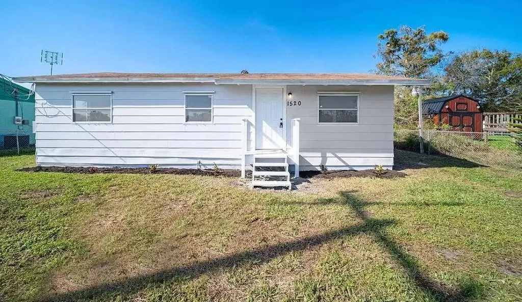 1520 Hunter Road Okeechobee FL 34974