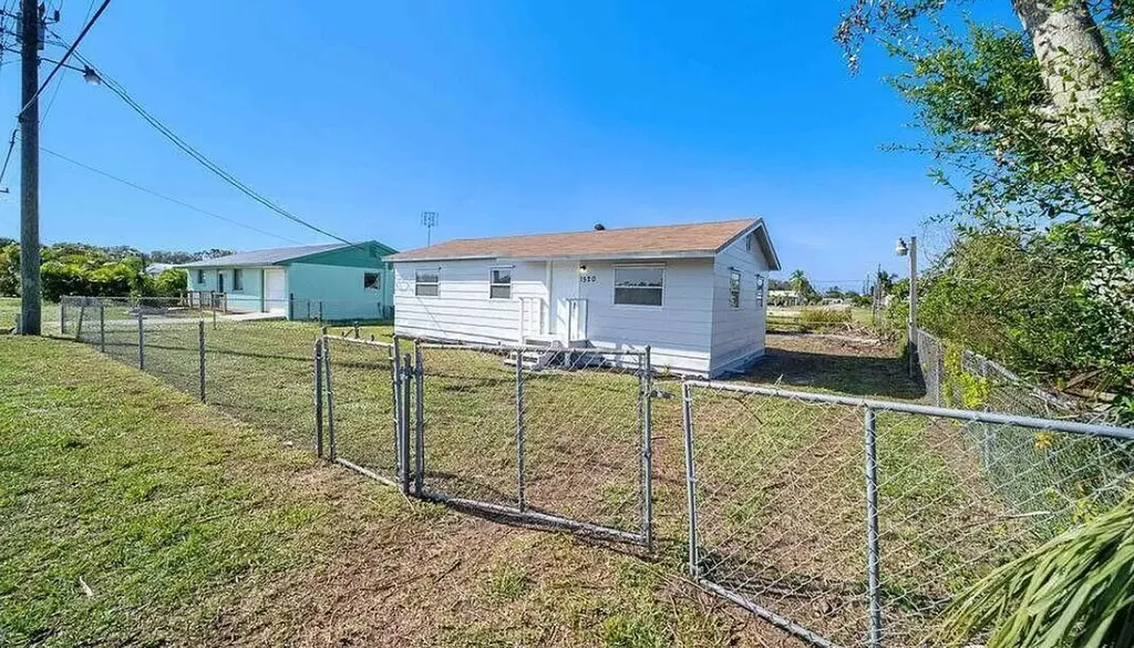 1520 Hunter Road Okeechobee FL 34974