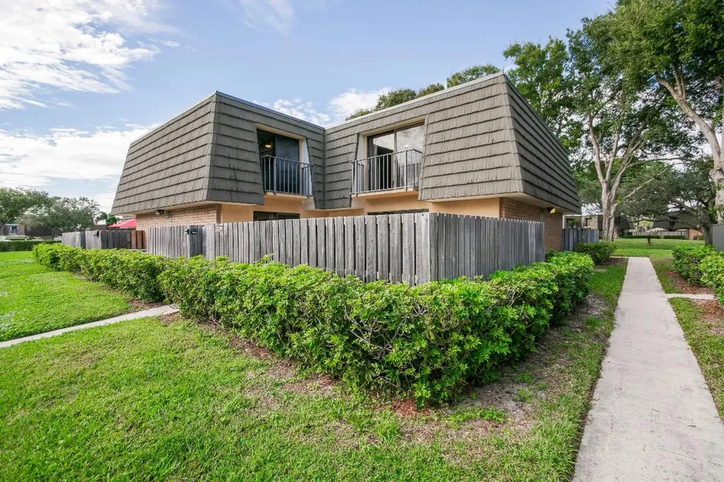 3228 32nd Way West Palm Beach FL 33407
