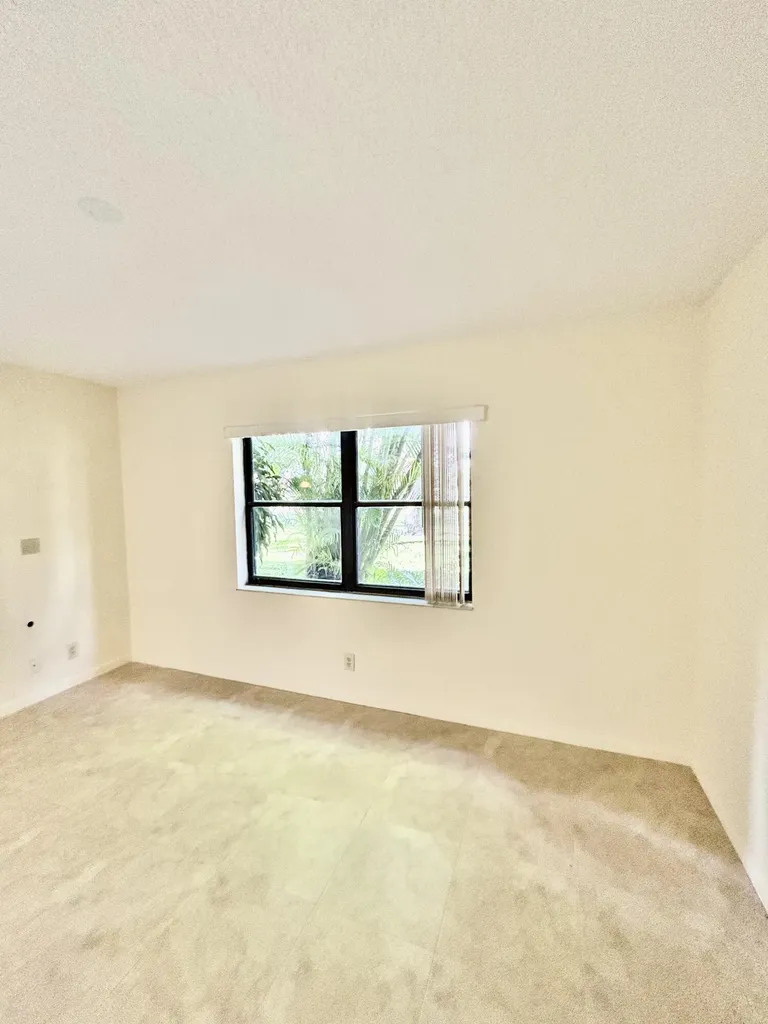 2900 SW 22nd Circle Delray Beach FL 33445