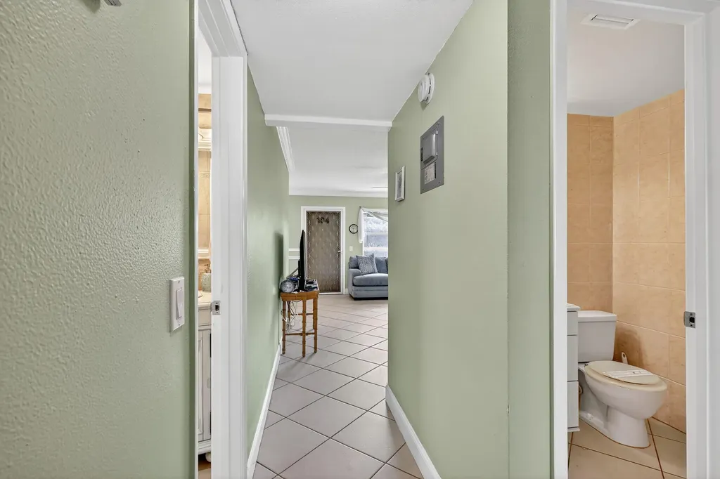 480 Horizons W Boynton Beach FL 33435