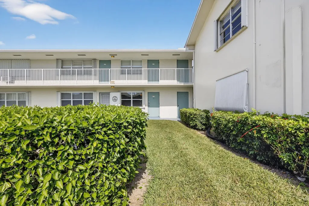 480 Horizons W Boynton Beach FL 33435