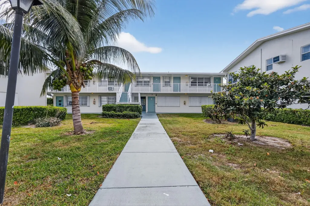 480 Horizons W Boynton Beach FL 33435