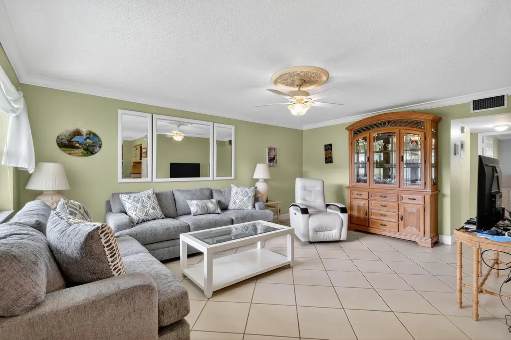 480 Horizons W Boynton Beach FL 33435