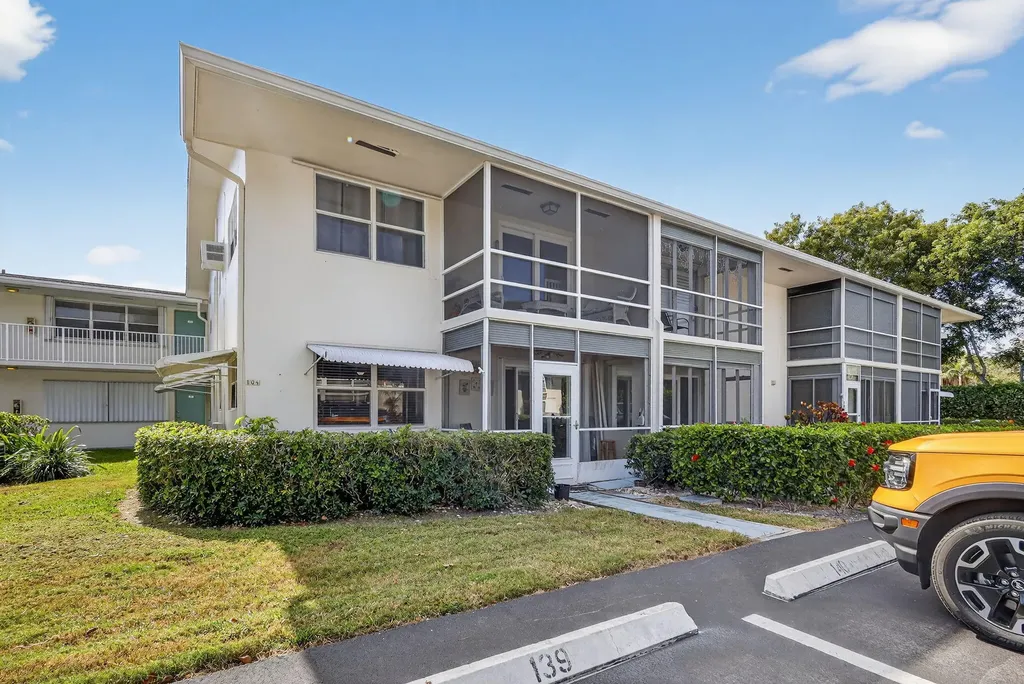 480 Horizons W Boynton Beach FL 33435