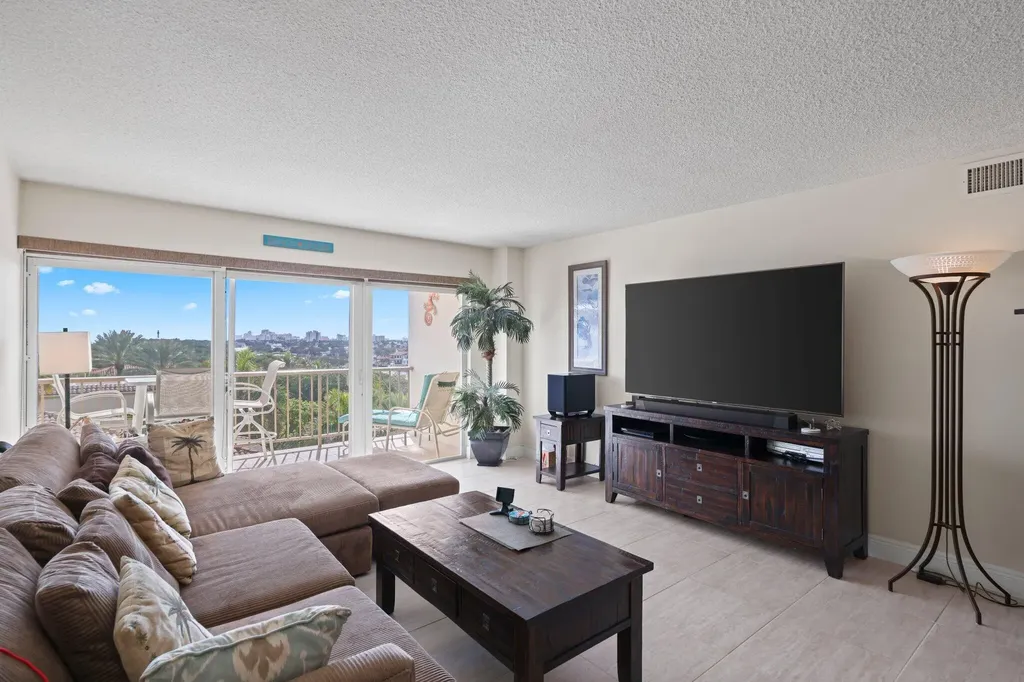 1021 Hillsboro Mile Hillsboro Beach FL 33062