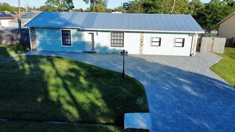 2413 SE Whitehorse Street Port St Lucie FL 34984