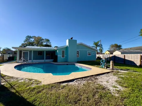 2413 SE Whitehorse Street Port St Lucie FL 34984