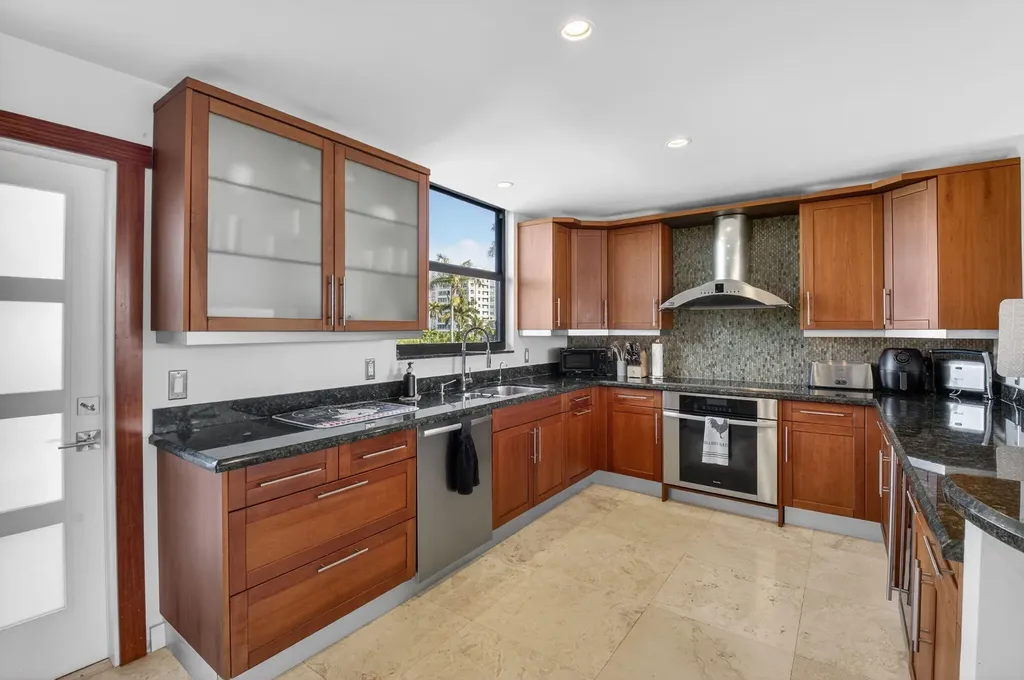 122 Andrews Avenue Delray Beach FL 33483