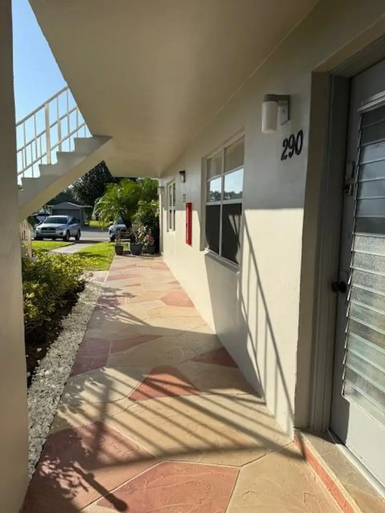 291 Flanders G Delray Beach FL 33484