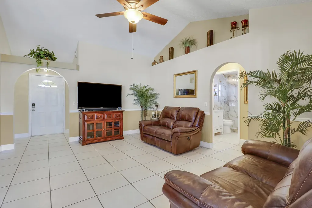 2374 SW Chateau Terrace Port St Lucie FL 34953